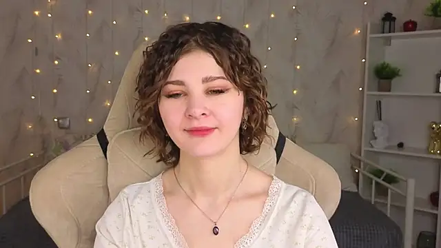 Kira__Fluffy élő XXX-chatje