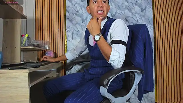 عرض كام Hideintheoffice