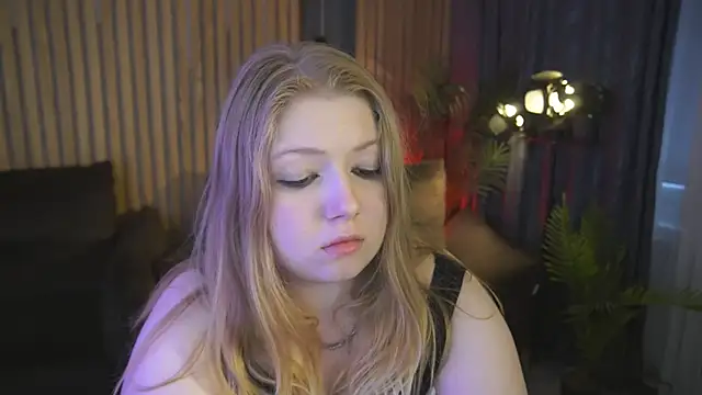 XXX chat uživo modela Tinker_Belll