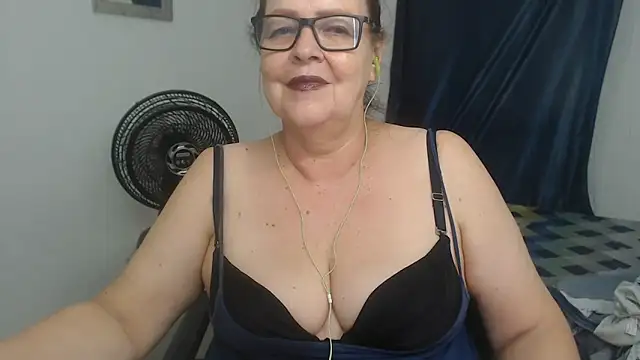 latinalili9 Adlı Modelin Canlı XXX Sohbeti