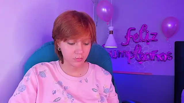 Tsuki_Maru webkamerás műsora