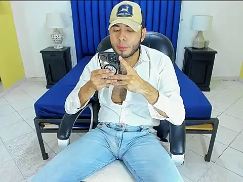 Paul_Douglas Live XXX Chat
