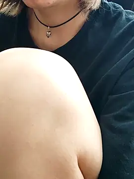 Aashikalaa's Live XXX Chat
