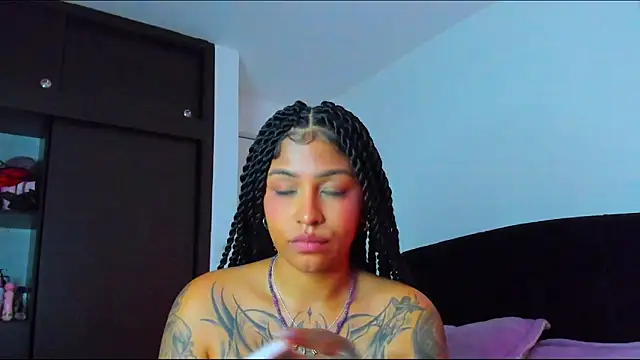 JuliaRose_ks' Live XXX Chat