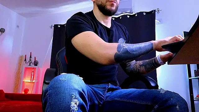 MightyAaron66 élő XXX-chatje