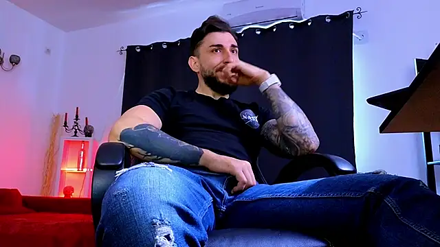 MightyAaron66 Show Webcam