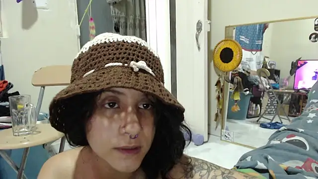 Chatroom XXX en direct de AlinaWoolf_