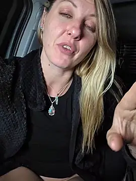 SheIsSomething Webcam Show