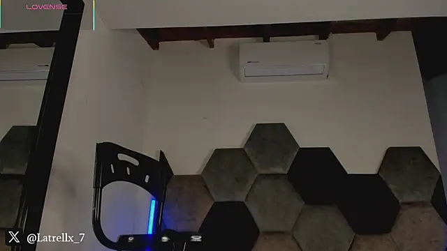 Latrellx7 Webcam Show