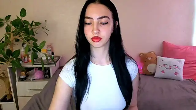 WildKittenX_ Adlı Modelin Canlı XXX Sohbeti