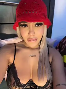 Show Webcam de Tyra_malkovaa