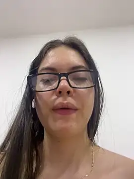 alyabelova Adlı Modelin Canlı XXX Sohbeti