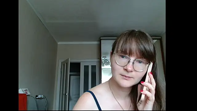 Chat XXX en directo de KiraGoldens