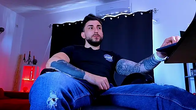 MightyAaron66 Live XXX-chat