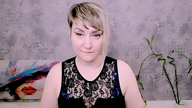 Djullia XXX чат на живо