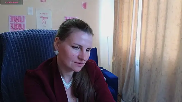 Chat +18 de Mirabelle_Velvet ao vivo
