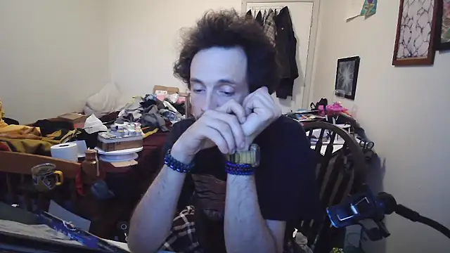 JohnnyMoves webkamerás műsora