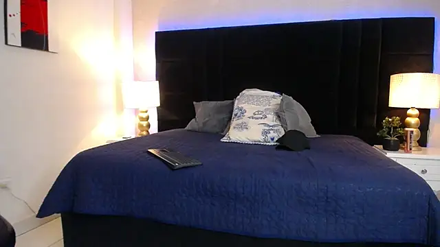 SkylerBigxxx's Webcam Show