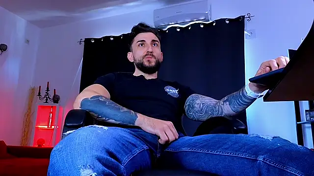 MightyAaron66 XXX чат на живо