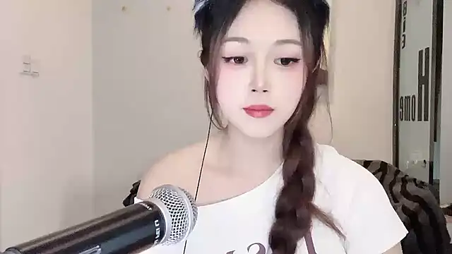 XXX chat uživo modela KiKi-011