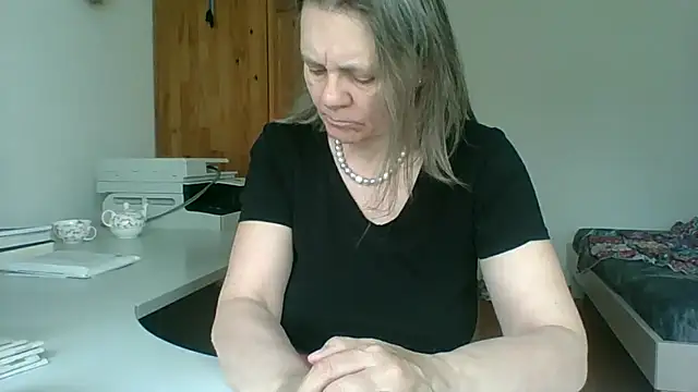 Laura_Sensuale Adlı Modelin Canlı Sohbet Odası