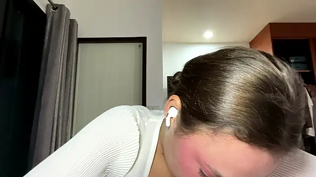 kamila_18_french's Live Chat Room