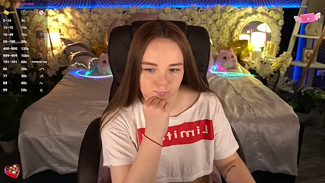 FoxyShy XXX чат на живо