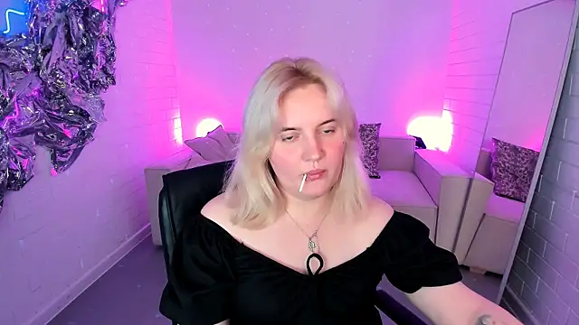 Chatroom XXX en direct de KathyBriggs