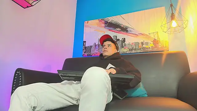 Онлайн чат XXX kevinn_bluee