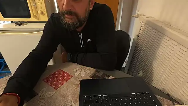 צ'אט XXX בשידור חי של TARKAN1
