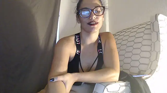 MamaBee88's Live XXX Chat