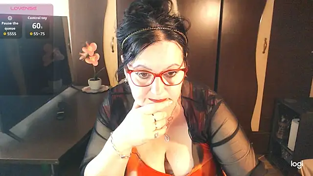 exiMIlf Chat XXX live