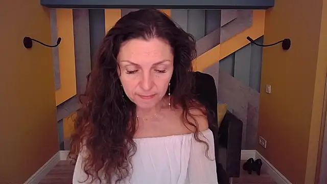 EllaLong Live XXX Chat