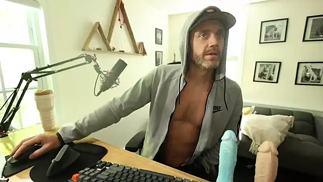 BradBronton Show in webcam