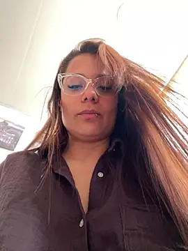 Pretty__Milf Adlı Modelin Canlı Sohbet Odası