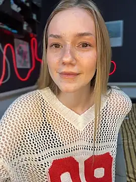 Chat +18 de MilaMoone ao vivo
