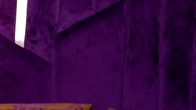 Chat +18 de AngieShae ao vivo