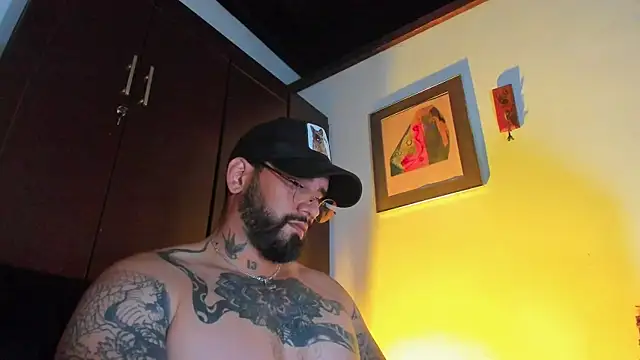 Show modela CamiloGray_ na web-kameri
