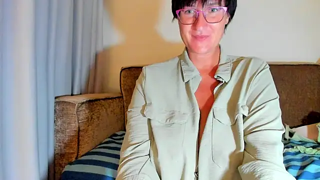 CurvyJules69 Webcam-Show