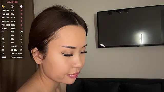 Ur_neighbor_Kira Pertunjukan Webcam
