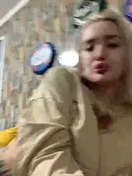 Sextazy Adlı Modelin Canlı XXX Sohbeti