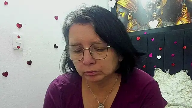 Evaaross_2345's Live XXX Chat