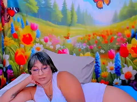 indianroxy Adlı Modelin Canlı XXX Sohbeti