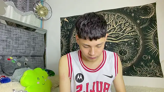 Andy_Belier23 Chat XXX in diretta