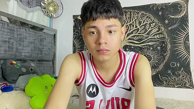 Andy_Belier23 Adlı Modelin Canlı XXX Sohbeti