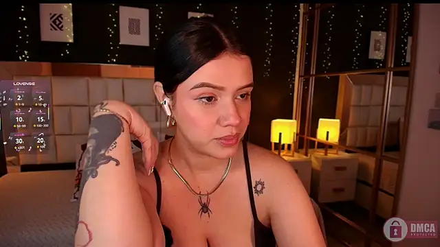 emmy_wattsoon's Live XXX Chat