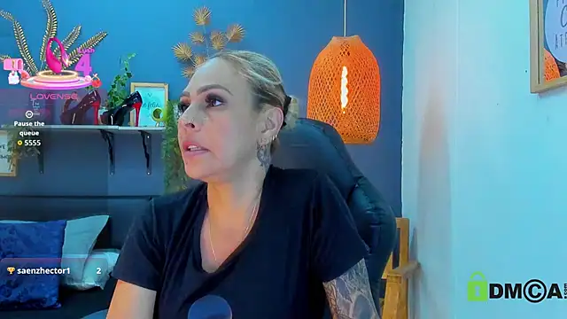 Živá chatovací místnost yessila_parker