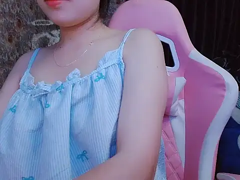 Julie_Ulie élő XXX-chatje
