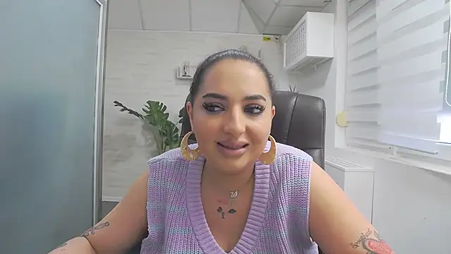 دردشة BustyAllyy الجنسية المباشرة