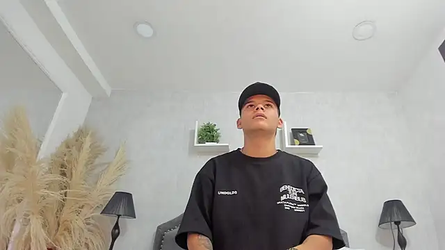 DylanRoyce_ Live XXX-Chat
